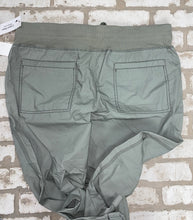 Load image into Gallery viewer, Calvin Klein Cargo Capri NEW!- (XL)
