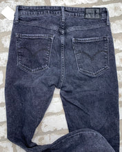 Load image into Gallery viewer, Levis 721 High Rise Skinny- (Size 27&quot;)
