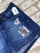 Load image into Gallery viewer, Judy Blue Shorts- (Size S/28&quot;)
