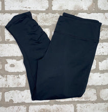 Load image into Gallery viewer, Gaiam Crop Leggings- (M)
