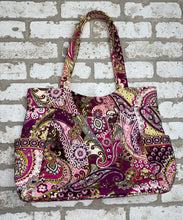 Load image into Gallery viewer, Vera Bradley Very Berry Paisley
